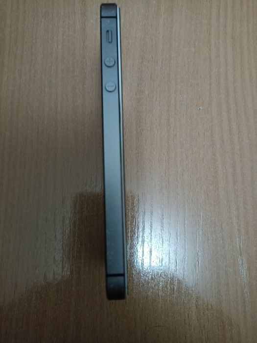 Продам Айфон 5sе 16гб.