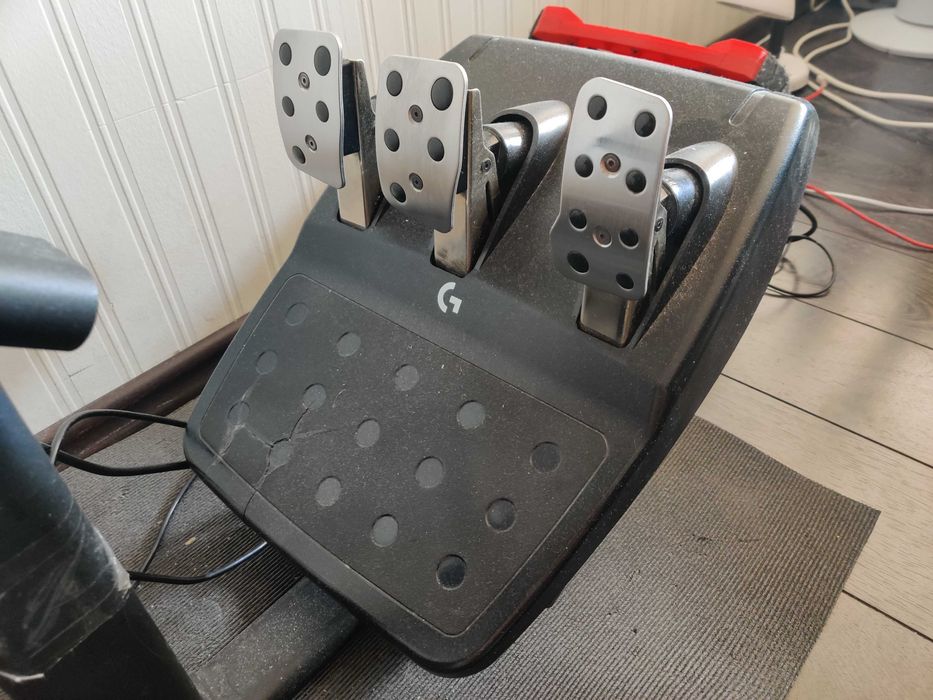 Logitech G923 wheel pedals