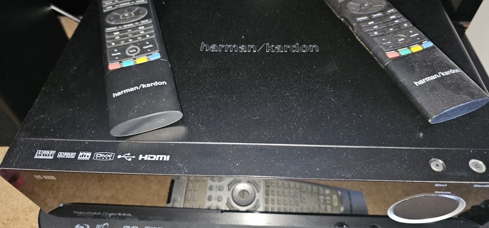 Se vinde pachet amplificatoare HK + 2 boxe Auna aproape nou.