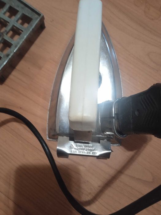 стара българска ютия 1969 г