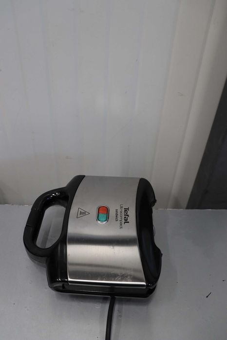 Уред за сандвичи Tefal Ultracompact SM155212, 700W, Незалепващи плочи