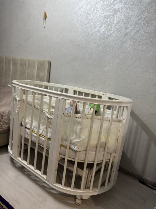 Кровать детская и стульчик