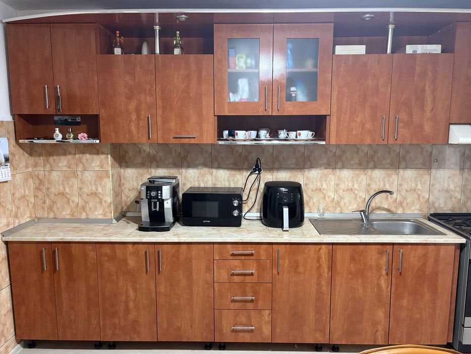 Vand mobila de bucatarie si aragaz