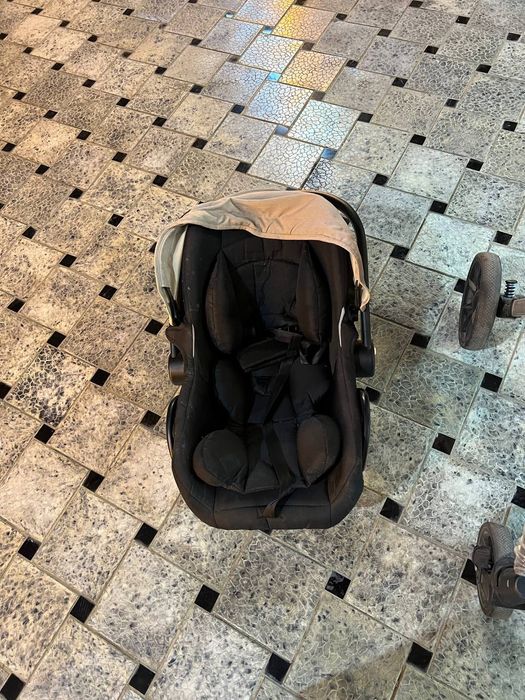 Детская коляска для машины