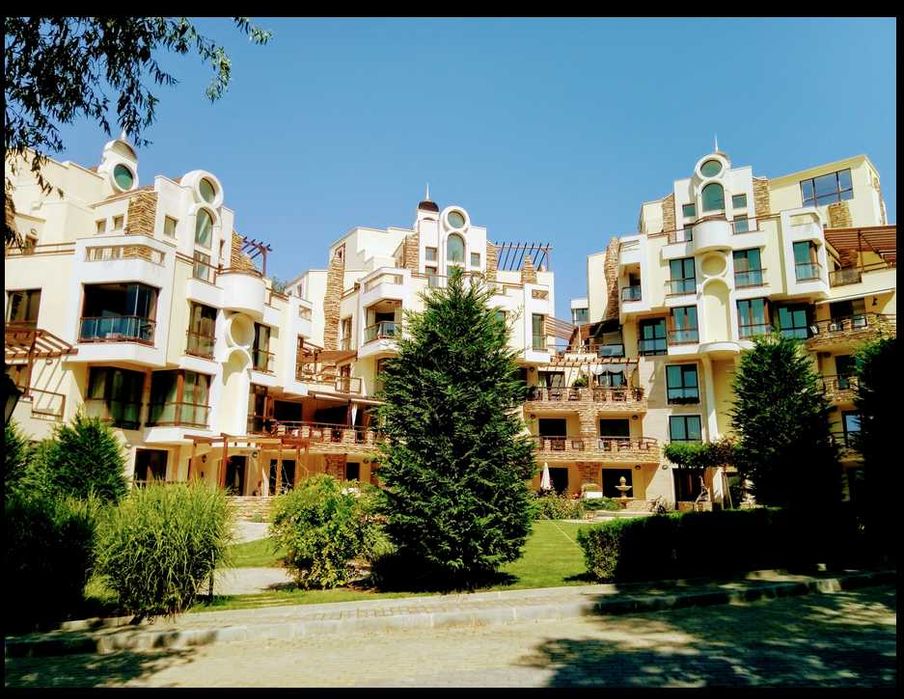 Продава се Тристаен апартамент в Варна, Бриз - 159 кв.м за 2580 €/кв.м - Снимка #1