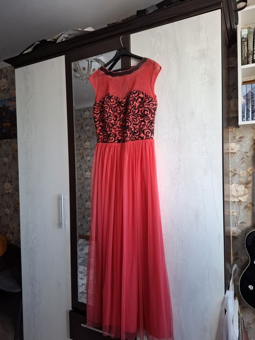 Вечернее платье в пол кораллового цвета