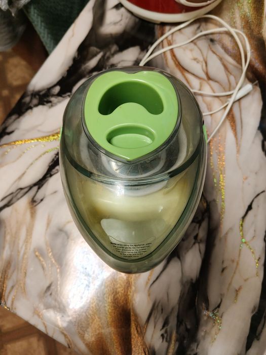 Соковыжималка электрическая б/у.