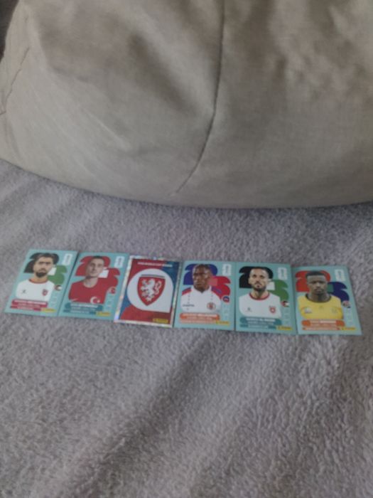 Vând stikere fifa world cup 2026