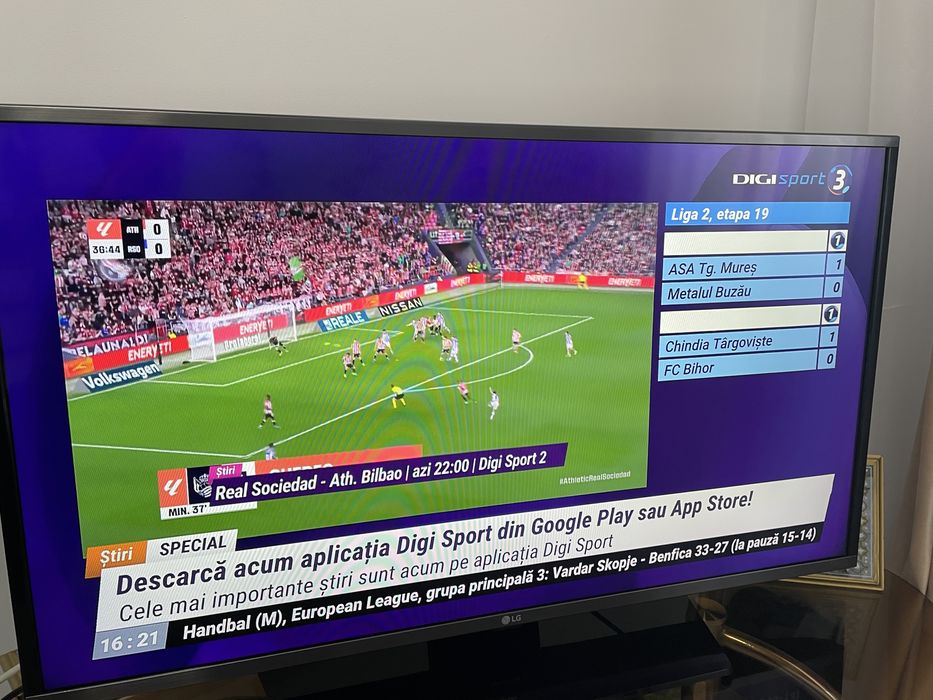 Vand TV LG in stare perfecta