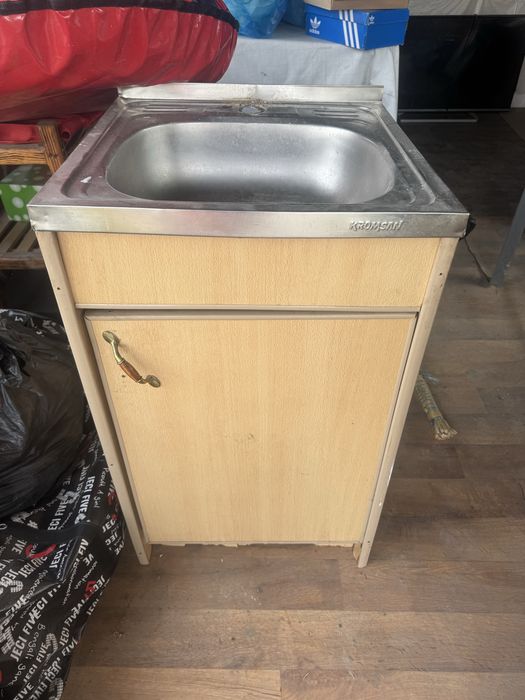 Бу раквина, окно, стулья