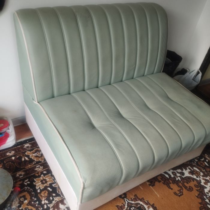 Продается  диван в хорошем состоянии