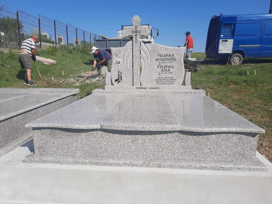 Monumente din granit