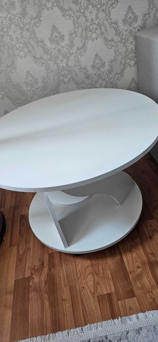 Продам столик журнальнай