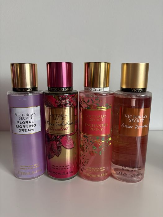 Spray de corp VS simplu sau shimmer