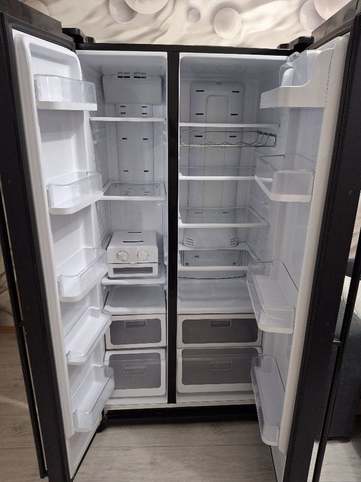 Холодильник Samsung
