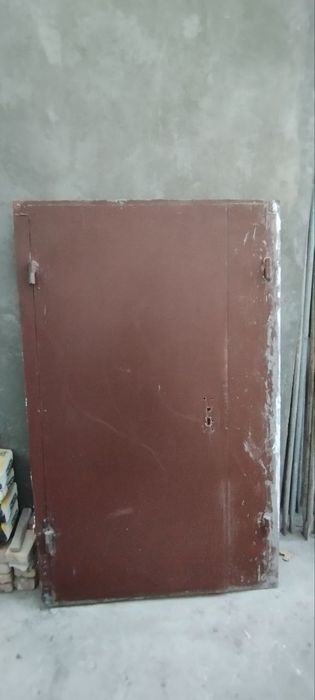 Металлическая дверь