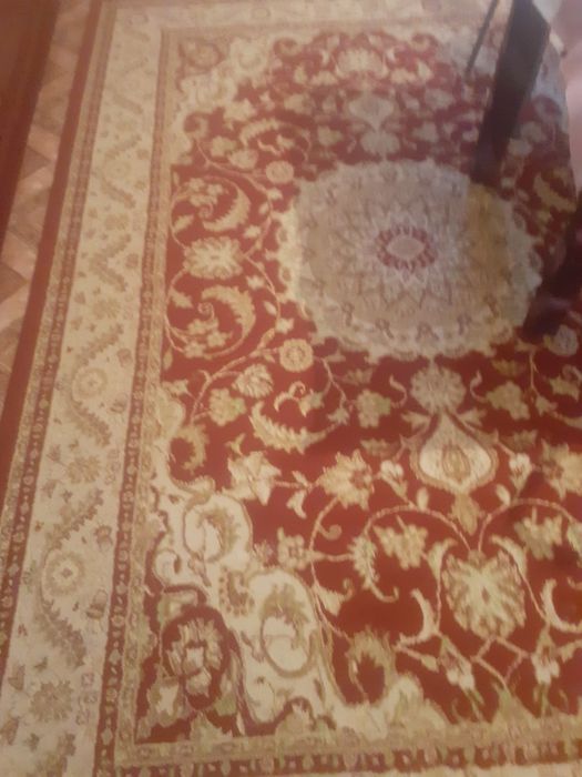 Кілем сатылады.кілем.