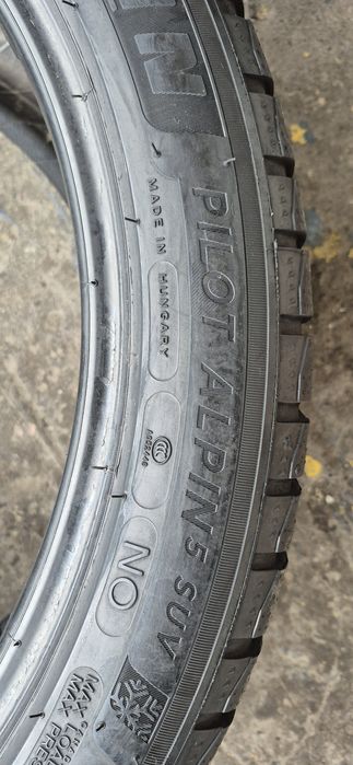 4 anvelope iarna Michelin,fata 275/40/21,spate 305/35/21,dot 2020-2025.Pretul este pe bucata.
