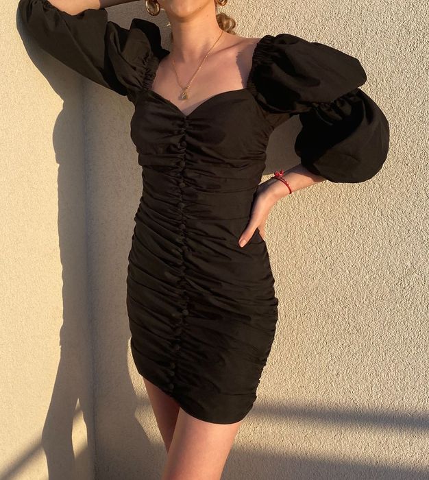 Официална черна рокля