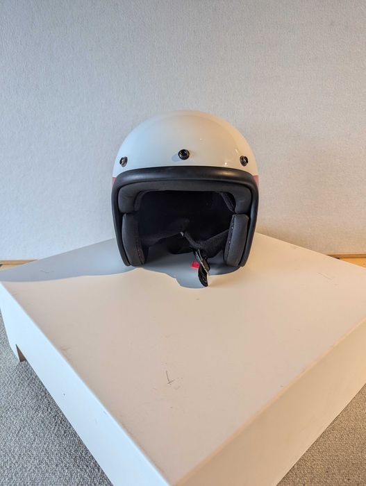 Cască moto DMD Artemis, model retro, alb cu dungi roșu/albastru, mărime M