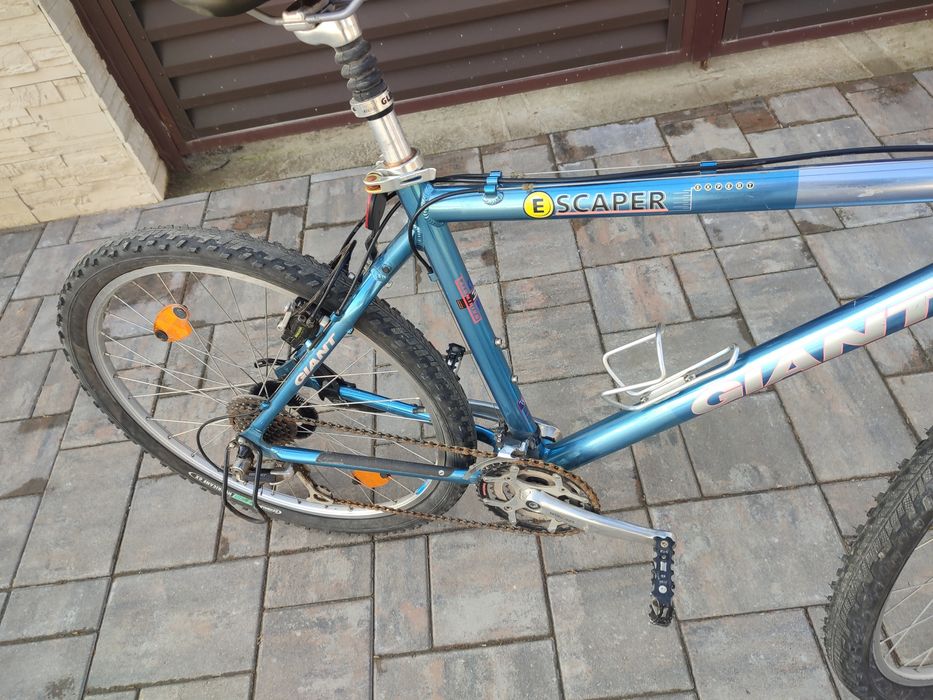Vând bicicleta Giant   preț 470 Ron neg
