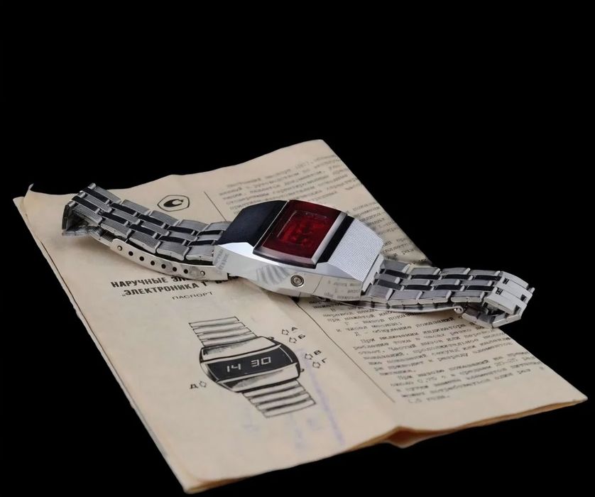 Часы электроника 1 Капсула времени