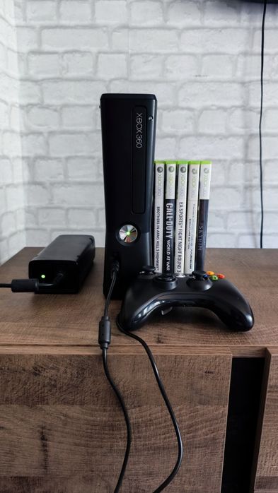 Xbox 360 Slim със игри