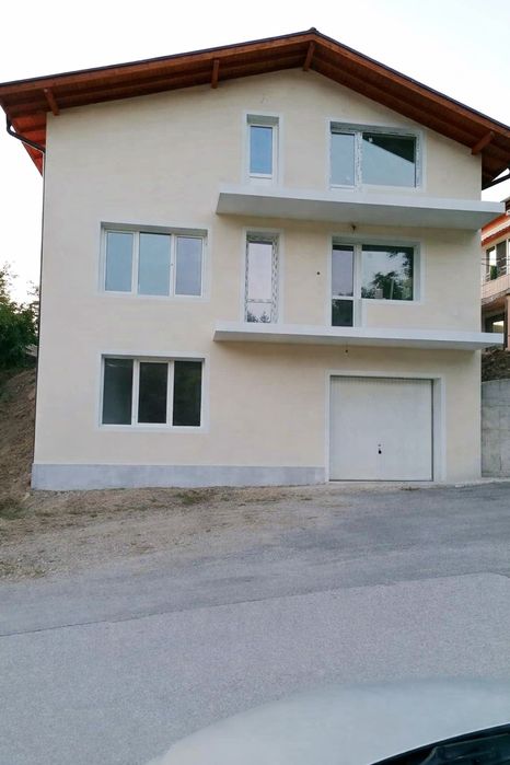 НОВА КЪЩА в с. Искрец – ТОП ЛОКАЦИЯ