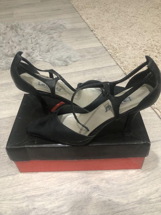 Сапоги ,туфли,, все в хорлшем состоянии