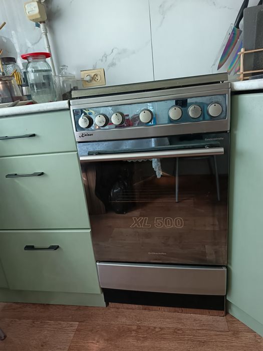 Срочно продам газовую плиту Kaiser