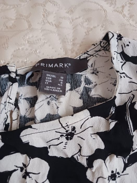 Черна блуза със бели цветя
