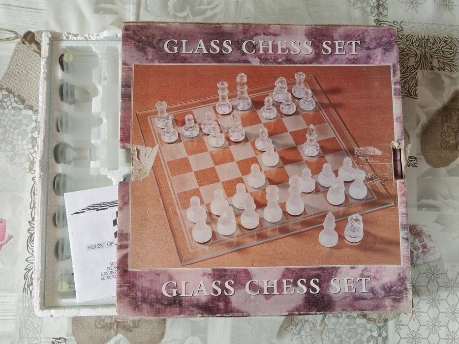Много ефектен стъклен шах НОВ