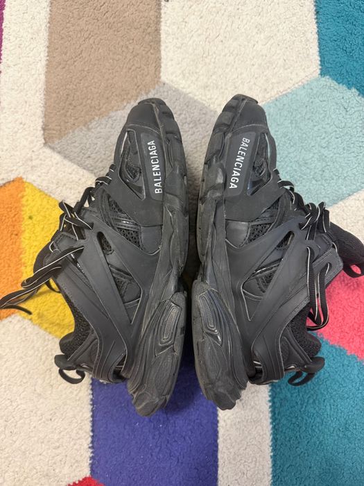Balenciaga track