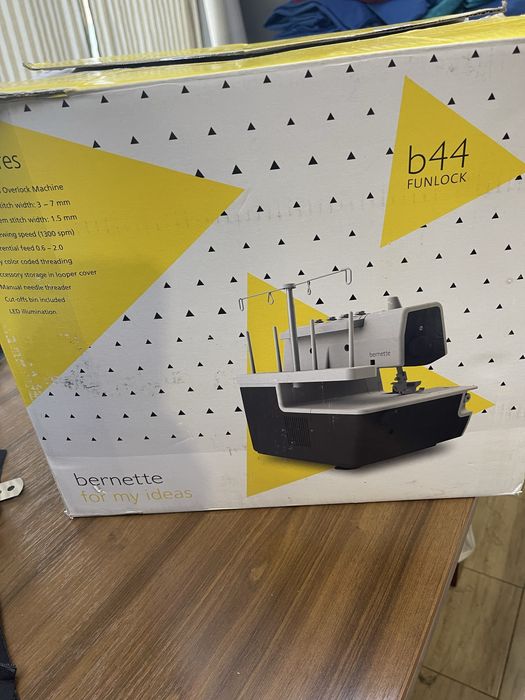 Продам оверлок Bernina Bernette Funlock B44