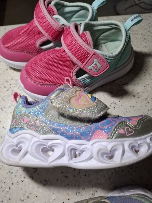 Продаются кроссовочки для девочек