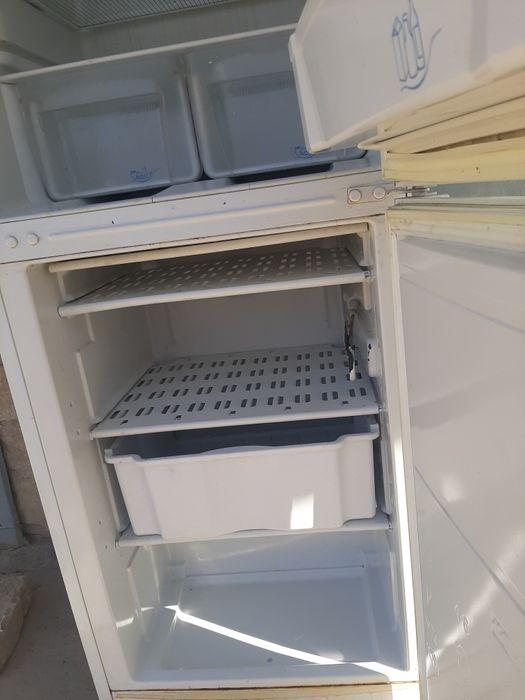 Холодильник indesit