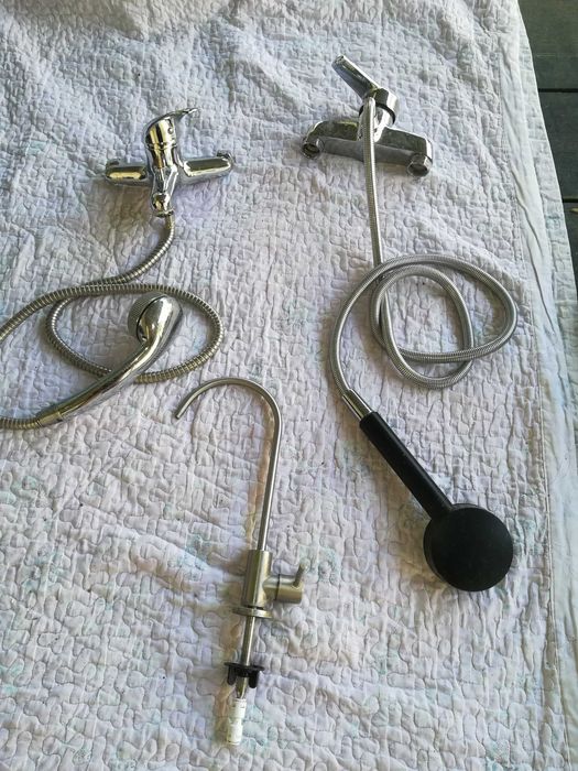 Унитаз, смесители, бочок унитаза