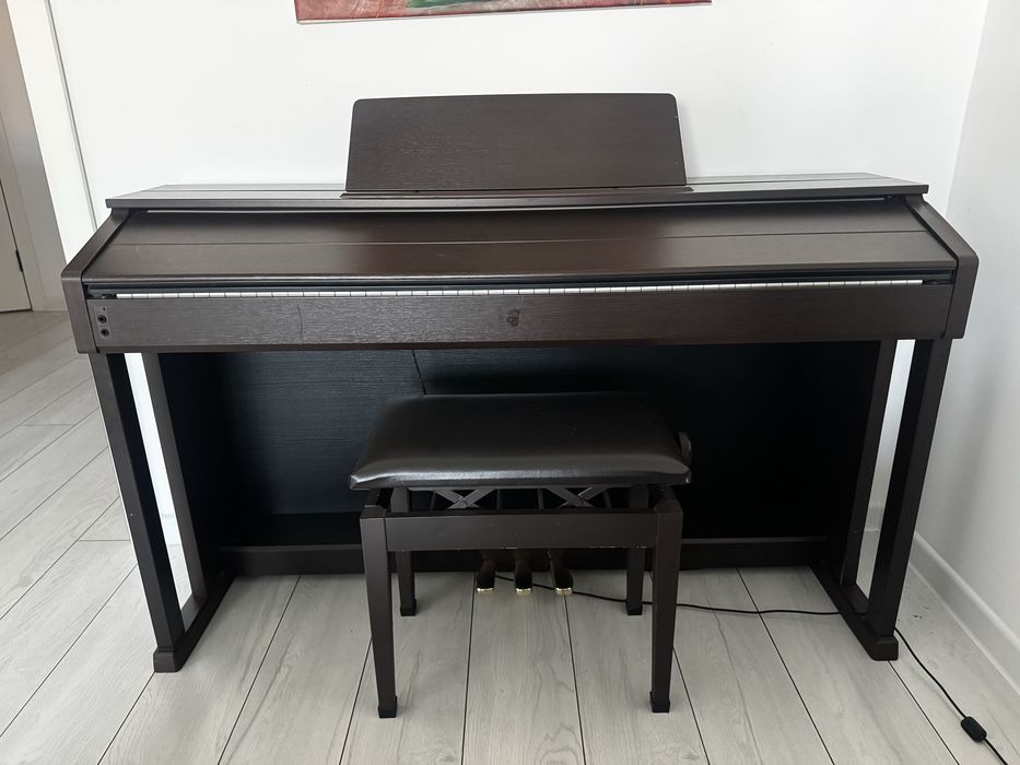 Продам пианино со стулом