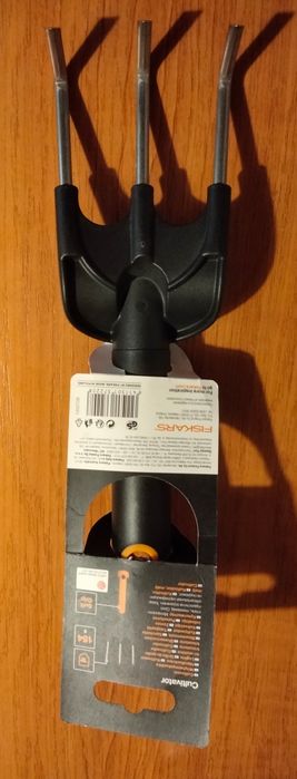 Fiskars cultivator gradina buruieni