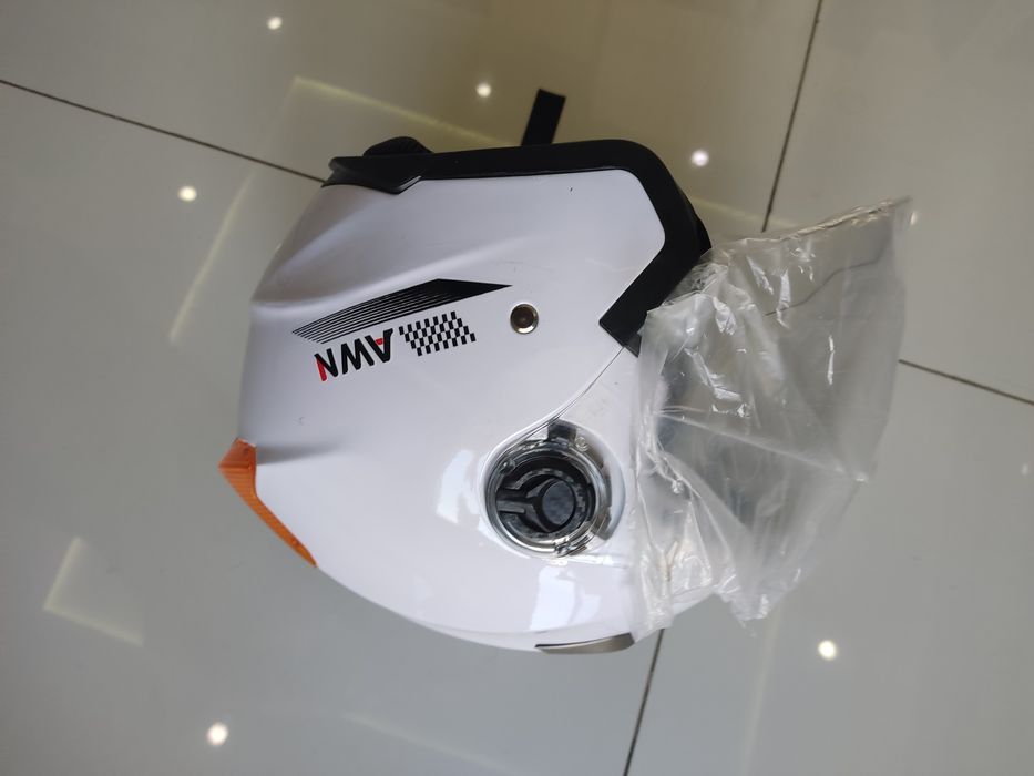 Шлем, каска мотоцикл ва скутерлар учун. Янги Хиойда ишлаб чикарилган