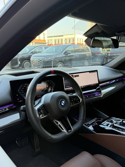 Bmw i5 M60 G60 kuzov 2024-yil eng fulli 3.8 sec 0-100km/h