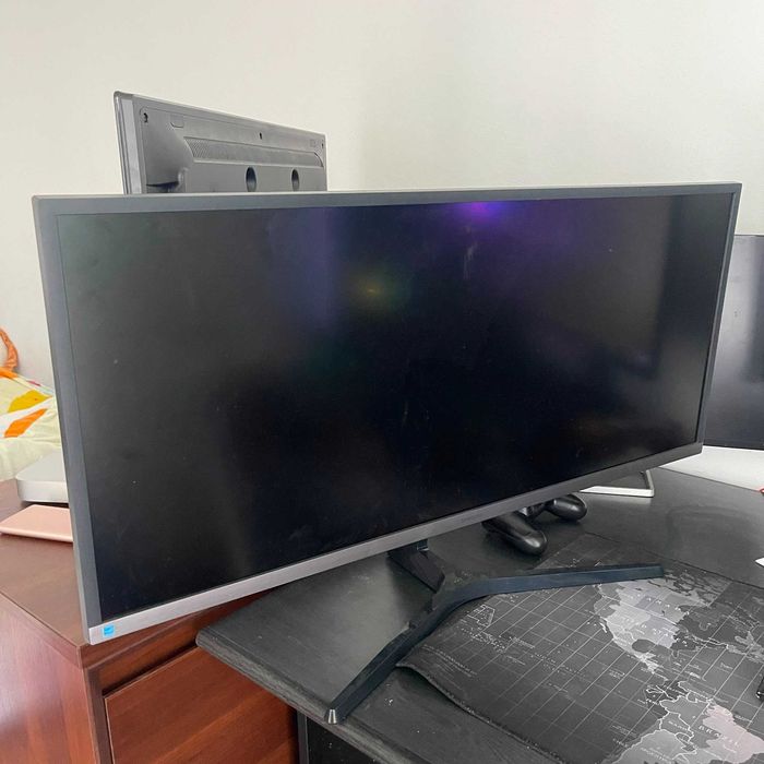 display ul este spart ,se vinde doar ptr piese ,Samsung 34” Ultrawide LS34J550 – pornește, imagine cu defect, perfect piese / reparație