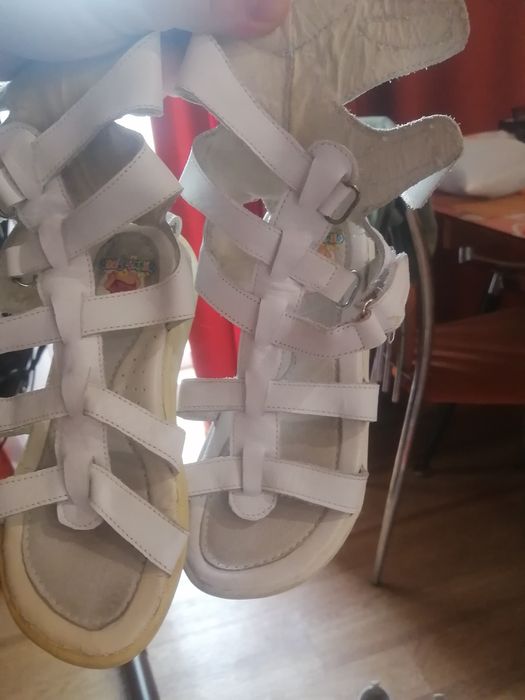 Обувь для девочки за всё 1000тг