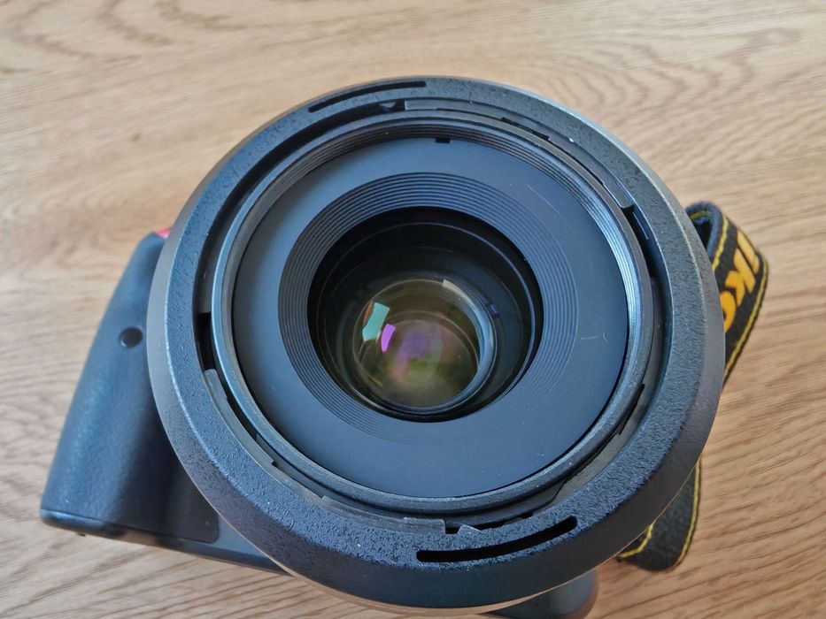 Nikon D3500 DSLR + Nikon 35mm