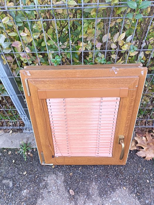 Продавам PVC прозорци