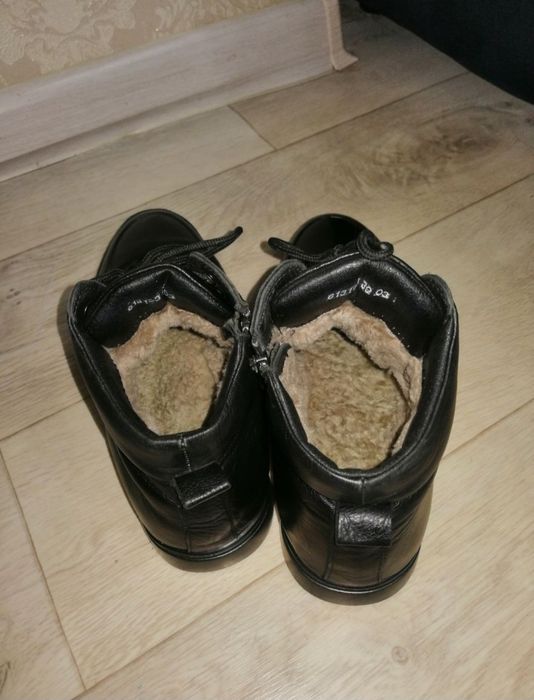 Продам мужские зимние ботинки