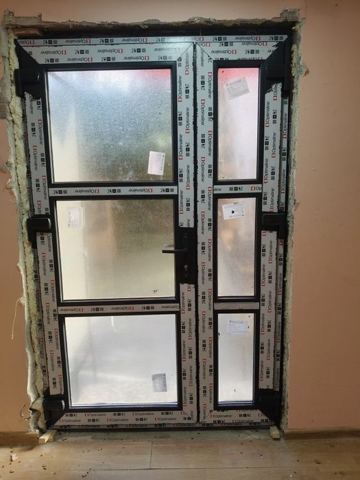 Uși și geamuri termopan la comanda