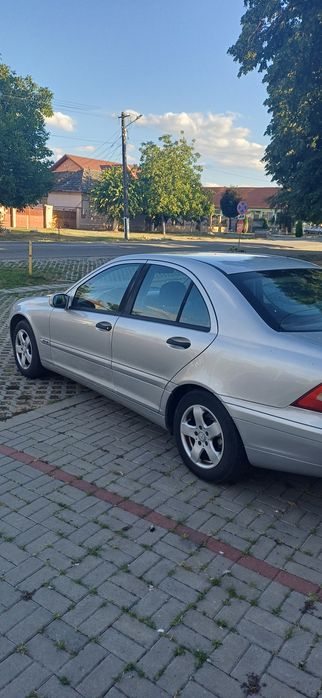 Mercedes-Benz C180