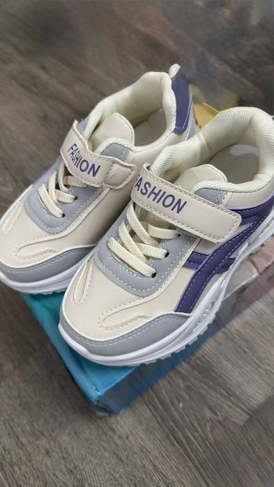 Кроссовкий новый детский для девочек