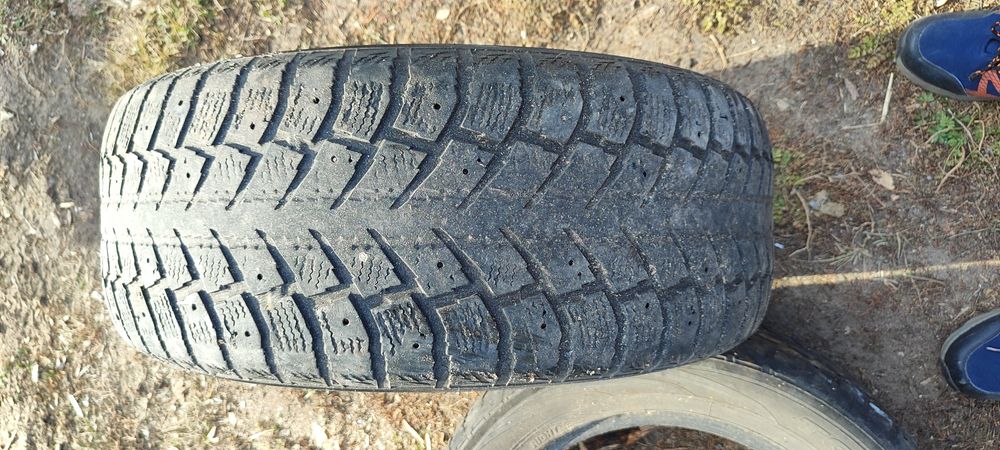 Продам две резины на 16